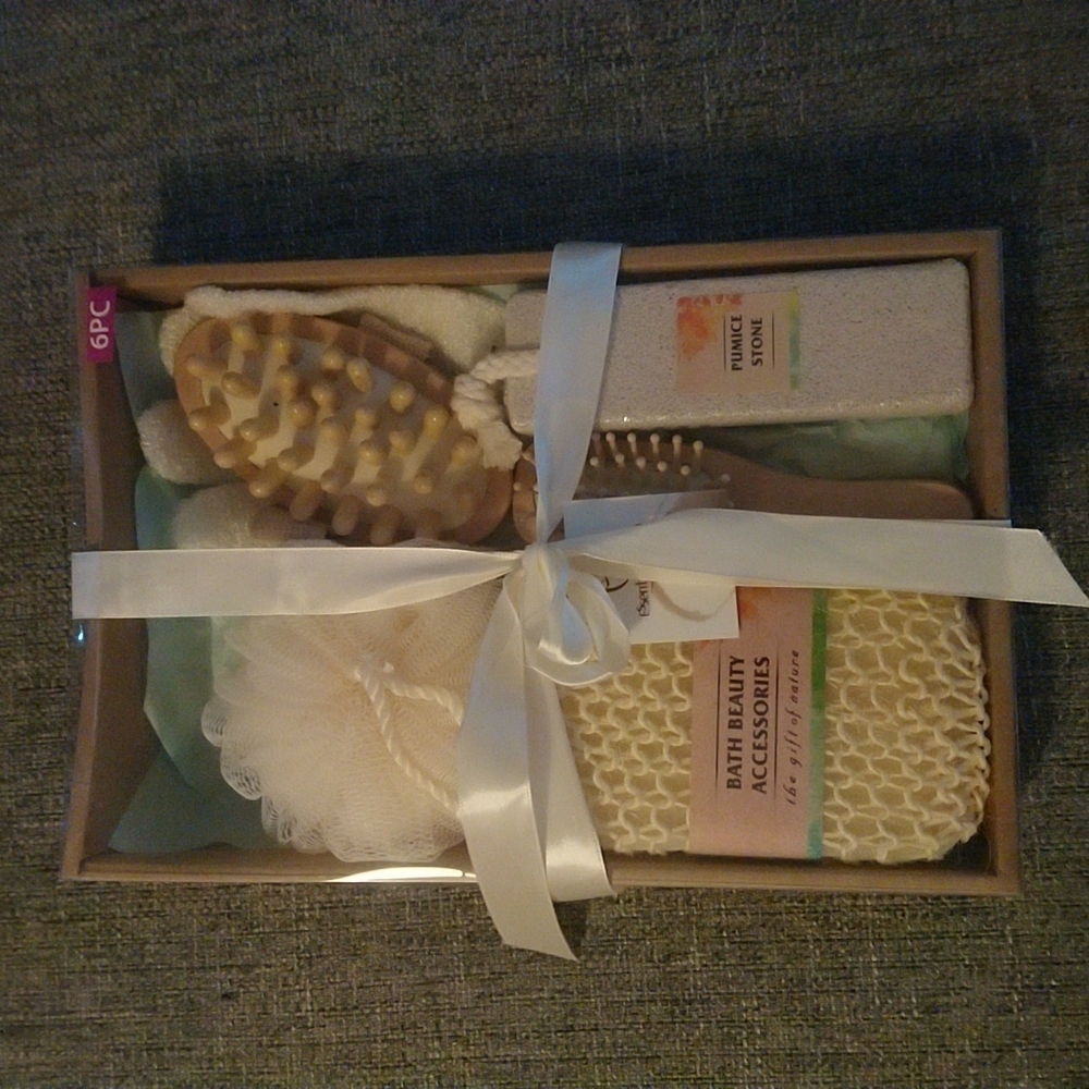 Bath Beauty Accessories NWT